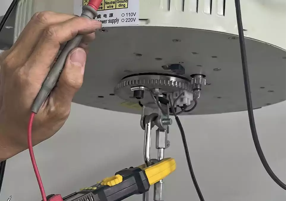 Dettagli del sistema di sollevamento motorizzato del lampadario